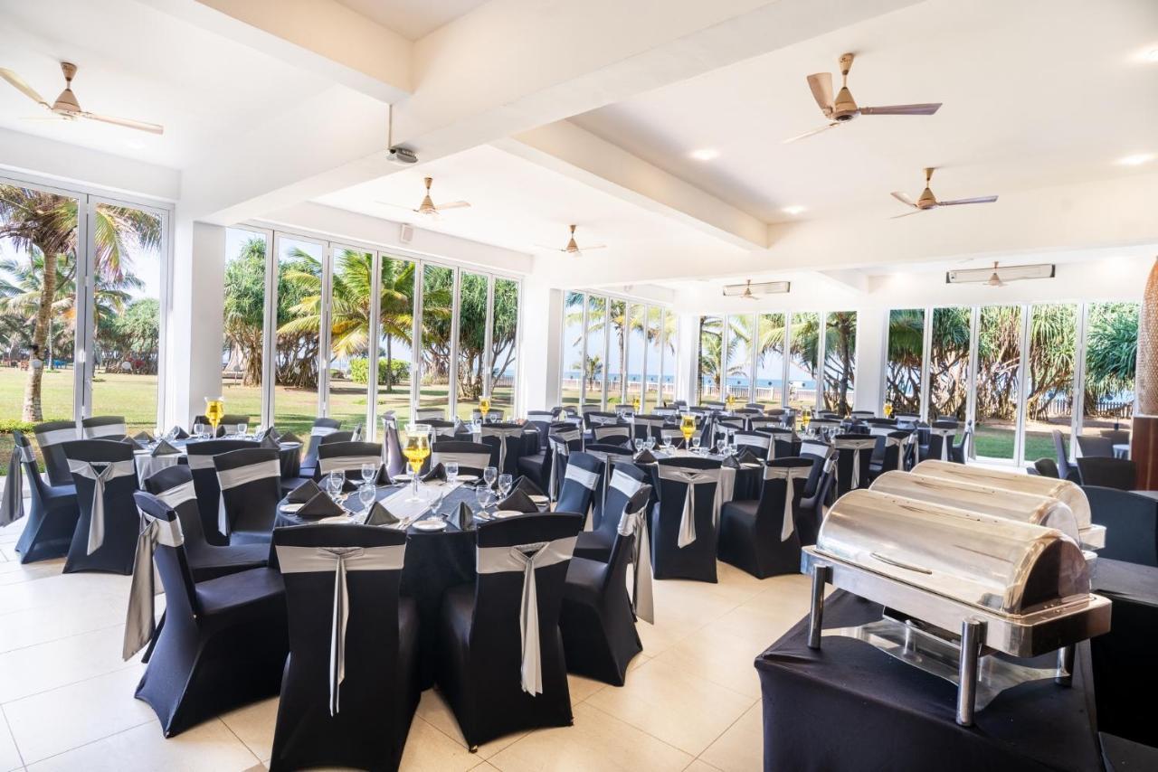 Citrus Waskaduwa Hotel Bentota Bagian luar foto